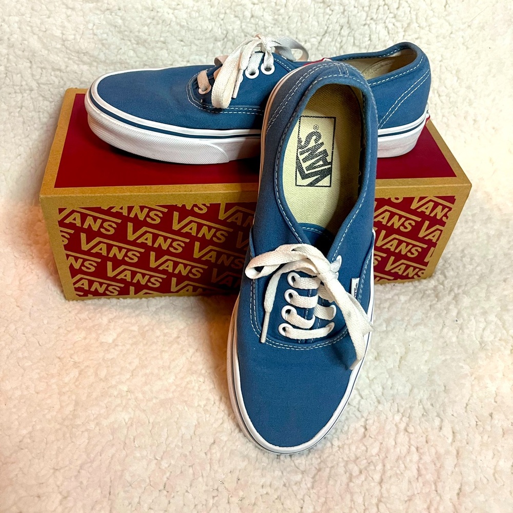 Vans with Box- Men’s 6.5 or Women’s 8,‎ Navy